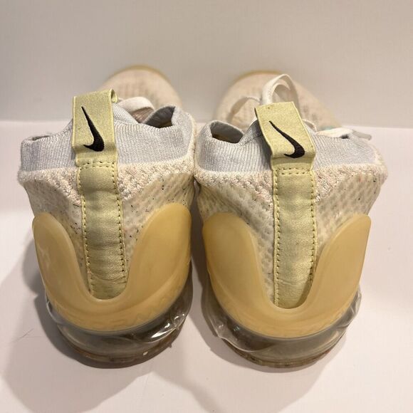 Nike Air Vapormax 2021 Knit Sneakers White Mens 9.5 DQ7633-100 Mismatched Swoosh - Picture 5 of 11